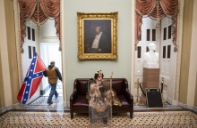 Εισβολή φανατικών οπαδών του Τραμπ στο Καπιτώλιο στις ΗΠΑ