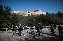 Κορωνοϊός στην Αττική: Πεζοί και ποδηλάτες στη Διονυσίου Αρεοπαγίτου