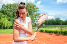Ο Ανδρέας Λεωνίδου, Διευθυντής Ορθοπαιδικός στο Ιατρικό Κέντρο Αθηνών απαντά σε όλα τα ερωτήματα μας για την κρίσιμη αντιμετώπιση μιας αρθροσκόπησης ώμου.