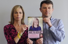 Οι γονείς της μικρής Μαντλίν με τη φωτογραφία της