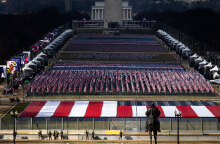 Ορκωμοσία Μπάιντεν: 200.000 αμερικανικές σημαίες στον ανοικτό χώρο που καταλήγει στο μνημείο του Λίνκολν στο Καπιτώλιο των ΗΠΑ