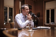 Στιγμιότυπο από τη συνέντευξη του Κυριάκου Μητσοτάκη στο περιοδικό Monocle