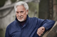 Τομ Τζόουνς