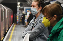 Επιβάτες του Μετρό με μάσκα για τον κορωνοϊό (ΦΩΤΟ ΑΡΧΕΙΟΥ)