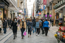 Πλήθος κόσμου στην Ερμού