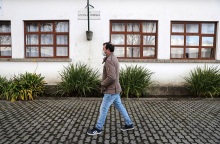 Πολίτης με μάσκα στην Πορτογαλία