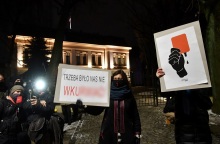 Στιγμιότυπο από τις διαμαρτυρίες κατά της απόφασης του Συνταγματικού Δικαστηρίου