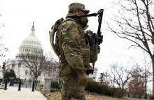 Πάνοπλος στρατιώτης για την ασφάλεια στο Καπιτώλιο στην Ουάσινγκτον