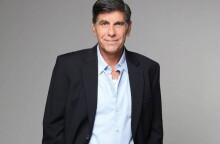 Ο Γιάννης Μπέζος