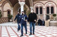 Μετάλλαξη κορωνοϊού από τη Νότια Αφρική επιβεβαιώθηκε στη Θεσσαλονίκη: Νίκος Χαρδαλιάς, Παναγιώτης Αρκουμανέας και Απόστολος Τζιτζικώστας βγαίνουν από την έκτακτη σύσκεψη στην Ιερά Μητρόπολη Νεαπόλεως