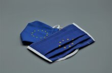 Μάσκες προστασίας με το λογότυπο της Ευρωπαϊκής Ένωσης