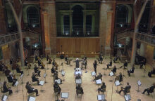 Η Συμφωνική Ορχήστρα του Λονδίνου με τον Λεωνίδα Καβάκο στο βιολί και τον sir Simon Rattle στο podium