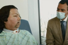 Ο 22χρονος, Τζο Ντιμίο, υποβλήθηκε με επιτυχία σε τριπλή μεταμόσχευση προσώπου και χεριών