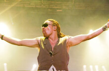 Στιγμιότυπο από τη συναυλία των Guns N' Roses στην Αθήνα τον Ιούλιο του 2006