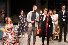 Όποιος θέλει να χωρίσει να σηκώσει το χέρι του, Θέατρο Ήβη