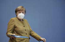 Άνγκελα Μέρκελ με μάσκα για τον κορωνοϊό