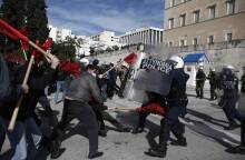 Επεισόδια κατά τη διάρκεια πανεκπαιδευτικού συλλαλητηρίου κατά του νέου νομοσχεδίου του Υπουργείου Παιδείας που προβλέπει αλλαγές στην τριτοβάθμια εκπαίδευση