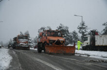 Εκχιονιστικά μηχανήματα - Η κακοκαιρία «Μήδεια» φέρνει χιόνια και στην Αττική σήμερα Κυριακή 14 Φεβρουαρίου 2021
