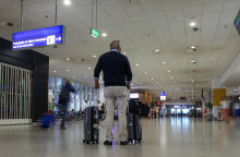 Αεροδρόμιο «Ελευθέριος Βενιζέλος» - Ταξιδιώτης με μάσκα για τον κορωνοϊό