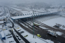 Κακοκαιρία «Μήδεια»: Η εθνική οδός Αθηνών - Λαμίας, διόδια Αφιδνών, με πυκνή χιονόπτωση