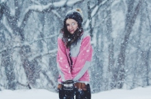 Κοπέλα στα χιόνια