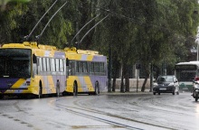 Λεωφορείο και τρόλεϊ στο κέντρο της Αθήνας