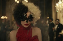 Η Έμμα Στόουν ως Κρουέλα ντε Βιλ στην ταινία «Cruella»