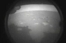 «Perseverance»: Η πρώτη φωτογραφία που έστειλε το διαστημικό ρόβερ από την επιφάνεια του «Κόκκινου Πλανήτη»