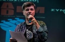 Ο τραγουδοποιός Φοίβος Δεληβοριάς