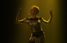 Eurovision 2021 - Κύπρος: Η Έλενα Τσαγκρινού, με δημιουργία Celia Kritharioti, στο κλιπ για το τραγούδι «El Diablo»