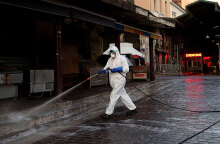 Απολύμανση στο κέντρο της Αθήνας για κορωνοϊό