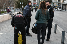 ΠΡΟΛΗΠΤΙΚΟΙ ΕΛΕΓΧΟΙ ΑΠΟ ΤΗΝ ΑΣΤΥΝΟΜΙΑ ΣΕ ΚΟΣΜΟ ΠΕΡΙΜΕΤΡΙΚΑ ΤΗΣ ΠΛΑΤΕΙΑΣ ΣΥΝΤΑΓΜΑΤΟΣ