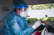 Κλιμάκιο ΕΟΔΥ διενεργεί τεστ κορωνοϊού