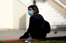 Γυναίκα με μάσκα