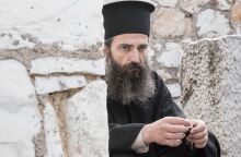 Ο Άρης Σερβετάλης υποδύεται τον Άγιο Νεκτάριο στην ταινία «Ο Άνθρωπος του Θεού»