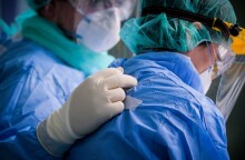 Ιατρικό προσωπικό στη μάχη κόντρα στον κορωνοϊό στα ελληνικά νοσοκομεία
