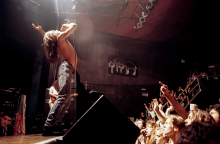 Στιγμιότυπο από συναυλία του Iggy Pop στον συναυλιακό χώρο Ρόδον Live