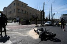 Τροχαίο με μηχανή μπροστά από την είσοδο της Βουλής