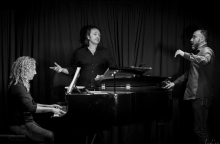 Ο Ρένος Χαραλαμπίδης στην παράσταση Μπαλάντα στους άδοξους ποιητές των αιώνων