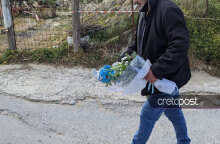 Ανθοδέσμες με στρουμφάκια για τον μικρό Ζαχαρία, η κηδεία του οποίου έγινε σε βαρύ κλίμα στην Κρήτη