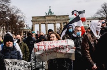 Κορωνοϊός – lockdown: Επεισοδιακή διαδήλωση κατά των μέτρων στη Γερμανία, σε μια από τις μεγαλύτερες συγκεντρώσεις που έχουν οργανωθεί από τις αρχές του έτους 