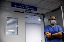 Κορωνοϊός: Δραματικά είναι τα στοιχεία που γνωστοποίησε ο πρόεδρος του ΕΚΑΒ για τους διασωληνωμένους ασθενείς σε λίστα αναμονής για ΜΕΘ 