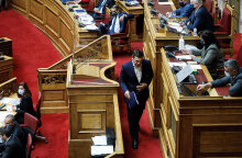 Αλέξης Τσίπρας και Κυριάκος Μητσοτάκης στη Βουλή