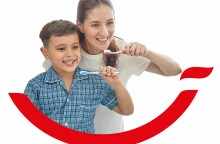 Όλο και λιγότερα άτομα βουρτσίζουν τα δόντια τους δύο φορές την ημέρα