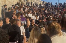 Γαλλία - Κορωνοϊός: Υπαίθριο κορωνοπάρτι στη Λυών