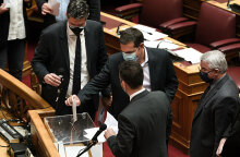 Προανακριτική Παππά - Ο Αλέξης Τσίπρας ψηφίζει στη μυστική ψηφοφορία στη Βουλή