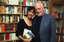 Ο David Gilmour με τη σύζυγό του Polly Samson σε παρουσίαση των βιβλίων της