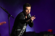 Ο frontman των The Killers, Μπράντον Φλάουερς στο φεστιβάλ Lollapalooza στη Χιλή
