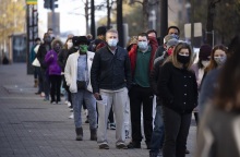 Πολίτες με μάσκα