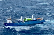 Φορτηγό πλοίο στη θάλασσα της Νορβηγίας